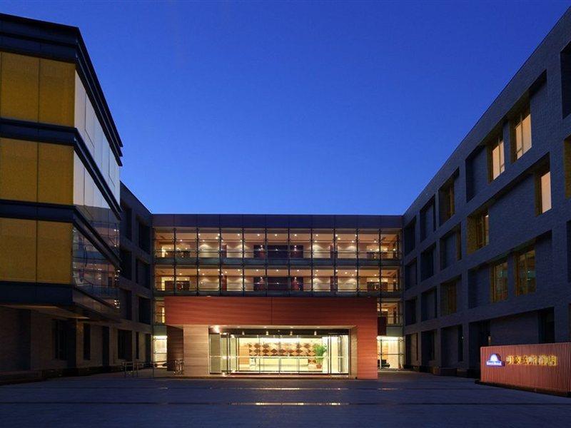 Hotel Ramada By Wyndham Beijing Airport 4*